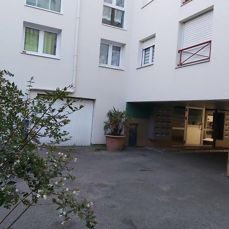 T2 Parking A Reserver Wi-Fi 10' A Pied Du Port Vannes Exterior photo