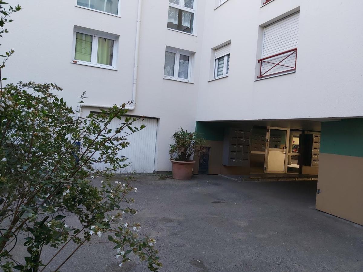 T2 Parking A Reserver Wi-Fi 10' A Pied Du Port Vannes Exterior photo
