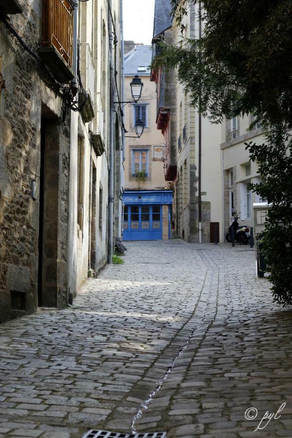 T2 Parking A Reserver Wi-Fi 10' A Pied Du Port Vannes Exterior photo