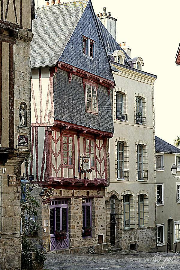 T2 Parking A Reserver Wi-Fi 10' A Pied Du Port Vannes Exterior photo